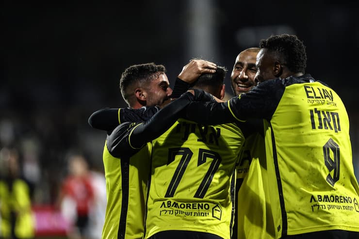 יחגגו גם מול הפועל ת"א? שחקני בית"ר (צילום: גיל נחושתן) שחקני בית"ר חוגגים
