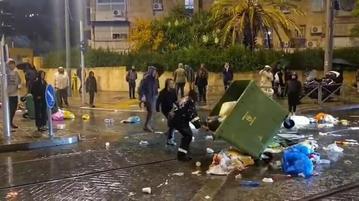 הפגנה בכניסה לירושלים עם ציון חמש שנים למותו של אהוביה סנדק