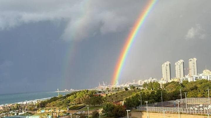 קשת בענן מעל חופי אשדוד (צילום: לירון רזניק) קשת בענן מעל חופי באשדוד