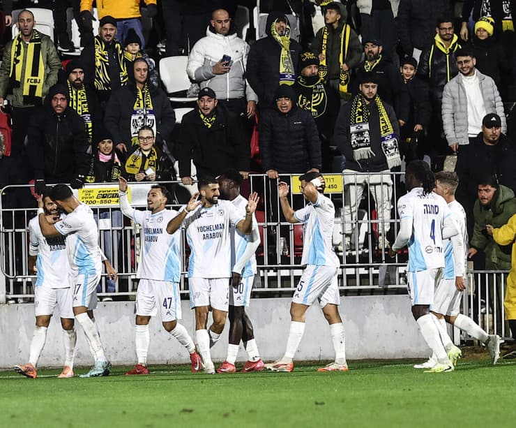 תיקנו את הרושם. שחקני טבריה (צילום: גיל נחושתן) שחקני טבריה