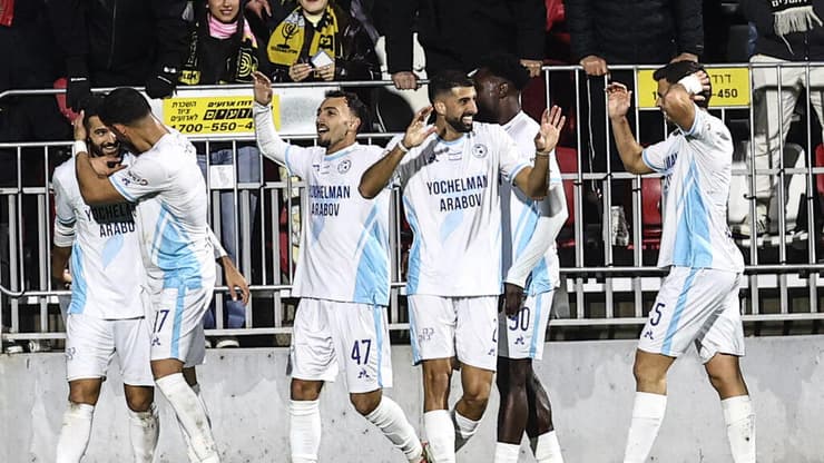 דאגות.. שחקני טבריה (צילום: גיל נחושתן) שחקני טבריה