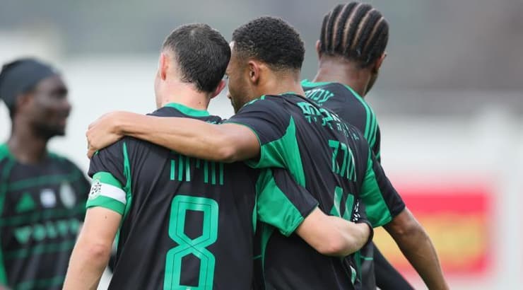 שחקני מכבי חיפה בעננים