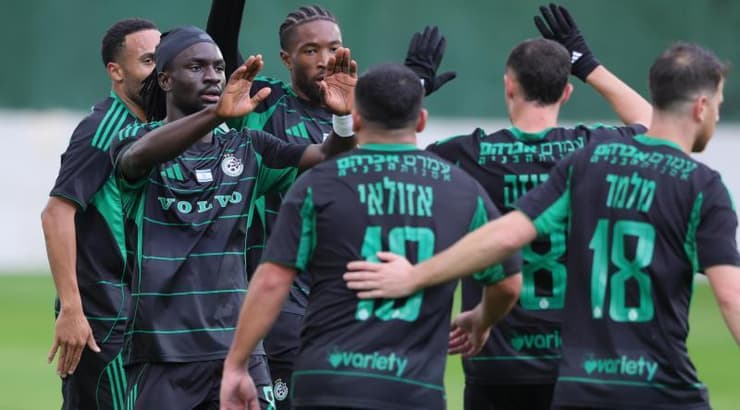 שחקני מכבי חיפה חוגגים