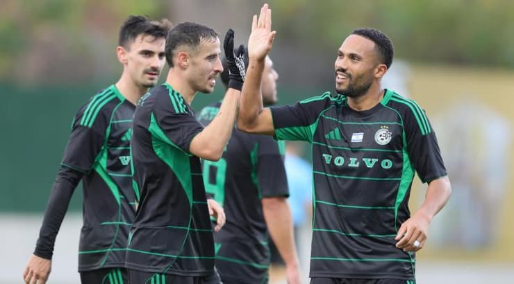 שחקני מכבי חיפה נהנים