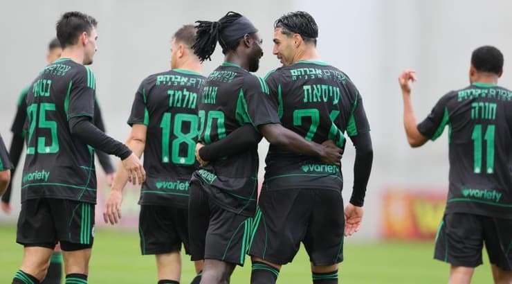 שחקני מכבי חיפה נהנים