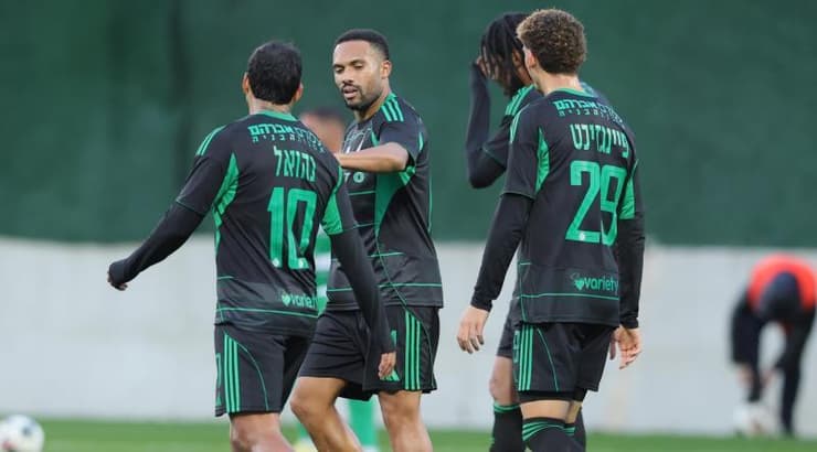 חיבוקים לאחר ה-0:8 במכבי חיפה