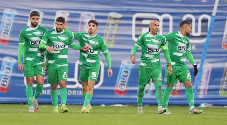 שחקני מכבי אחי נצרת בעננים מהשער המצמק