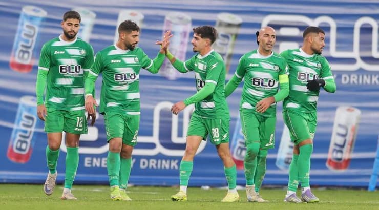 שחקני מכבי אחי נצרת חוגגים