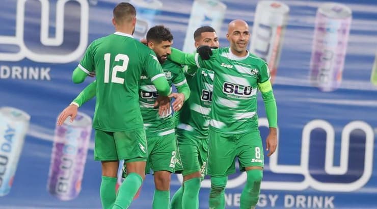 שחקני מכבי אחי נצרת חוגגים