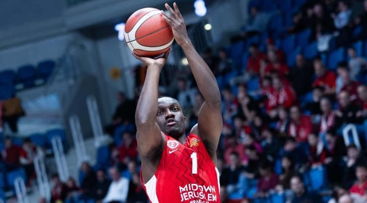 ג'ארד הארפר עולה לג'אמפ שוט