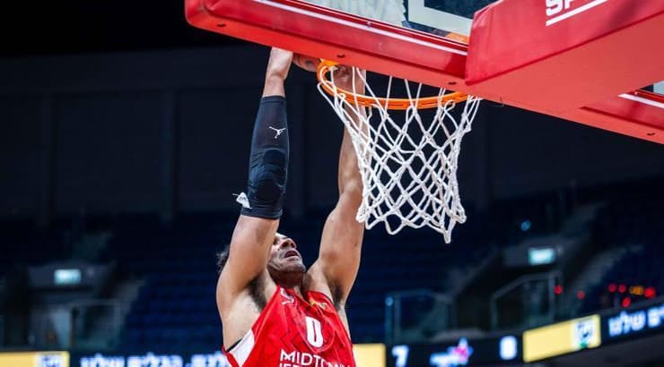 ג'סטין סמית' מטביע