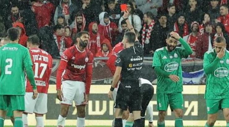 אופיר דוידזאדה רואה את הכרטיס האדום (מרטין גוטדאמק) אופיר דוידזאדה רואה את הכרטיס האדום