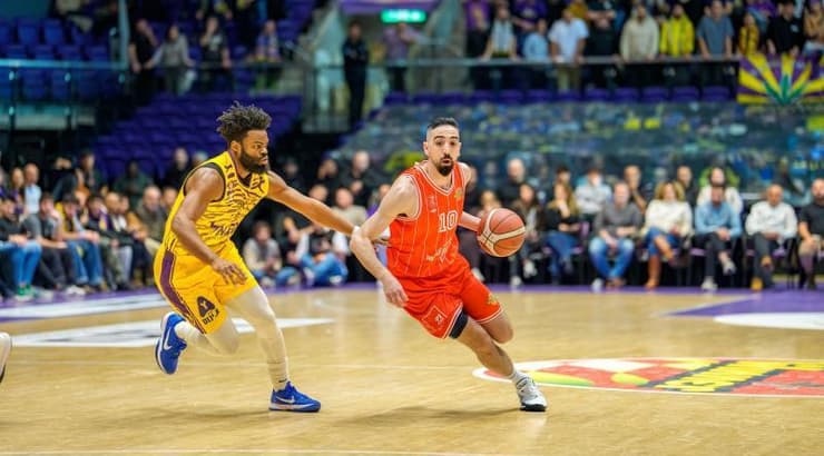 בר טימור בפעולה