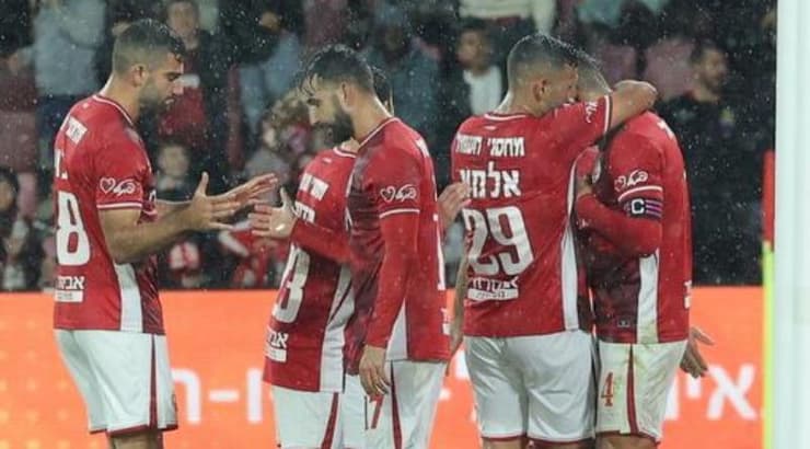 שחקני הפועל באר שבע חוגגים (מרטין גוטדאמק) שחקני הפועל באר שבע חוגגים