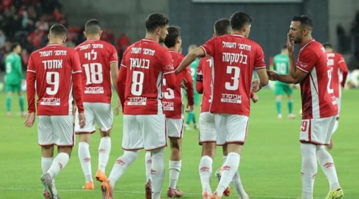 שחקני הפועל באר שבע חוגגים (מרטין גוטדאמק) שחקני הפועל באר שבע חוגגים