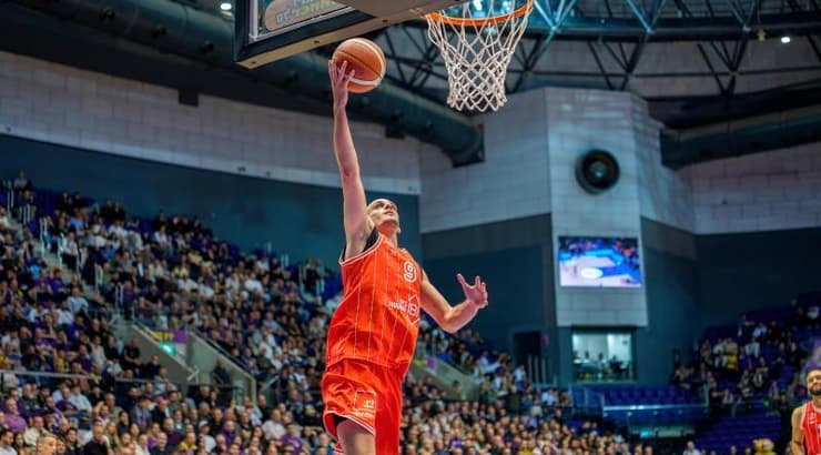 גיא פלטין עולה לזריקה