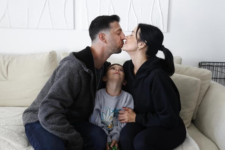 אלקנה בוחבוט, ביחד עם אשתו רבקה ובנו ראם