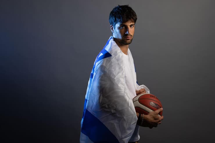 שחקן ה NBA דני אבדיה לקראת היציאה לאליפות אירופה בכדורסל עם נבחרת ישראל, ווינר שוט