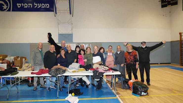 מתנדבים בחולון באירוע הסיום של הפרוייקט