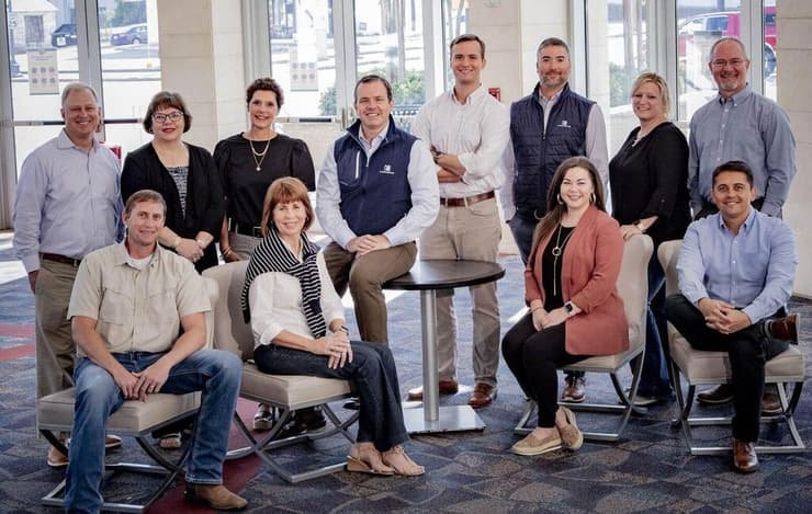 ווקר במרכז ועובדי Fibrebond 