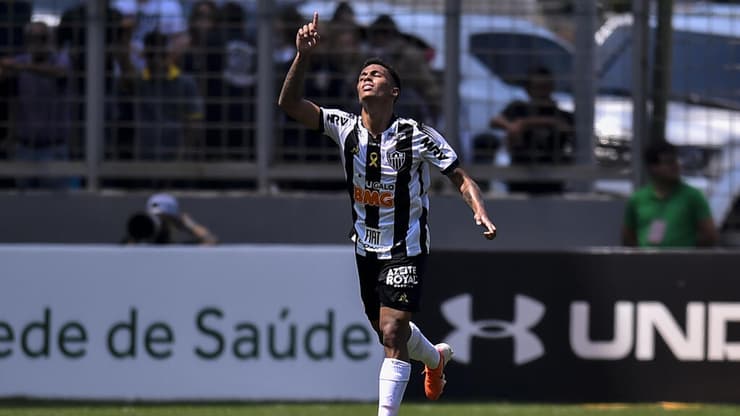 ברוניניו במדי אתלטיקו מיניירו