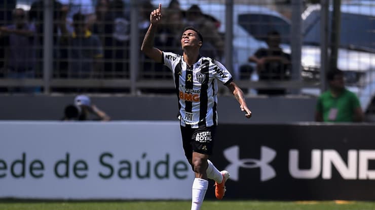 ברוניניו במדי אתלטיקו מיניירו