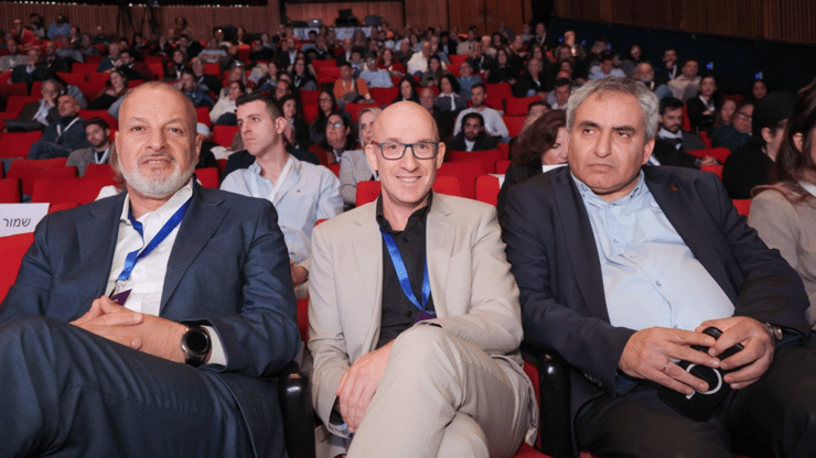 "אתגרים, הזדמנויות ואימפקט חברתי" (צילום: רונן טופלברג) מימין חכ זאב אלקין, שגיא בלשה מנכל עוגן, אופיר עוזרי יור עוגן - צילום רונן טופלברג