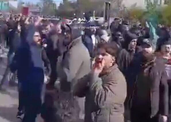 באחד ממוקדי ההפגנות, היום סוריה יום מחאה של עלווים נגד משטר אחמד א שרע