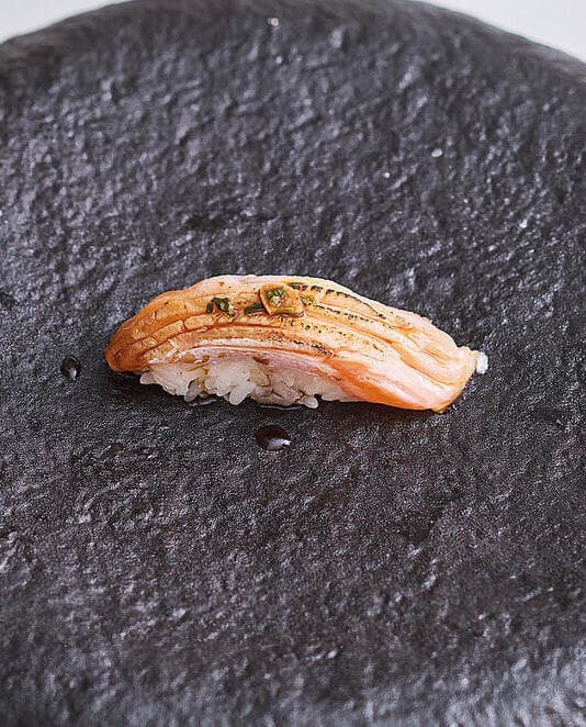 ניגירי אצל חמודי סאן. Tomo (דן פרץ) ניגירי אצל חמודי סאן. Tomo