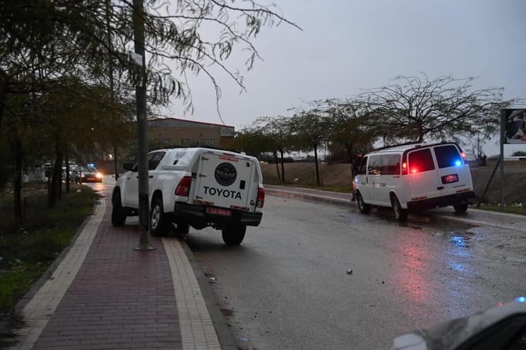 ניידות משטרה ביישוב הבדואי (צילום: הרצל יוסף) פעילות המשטרה בתראבין