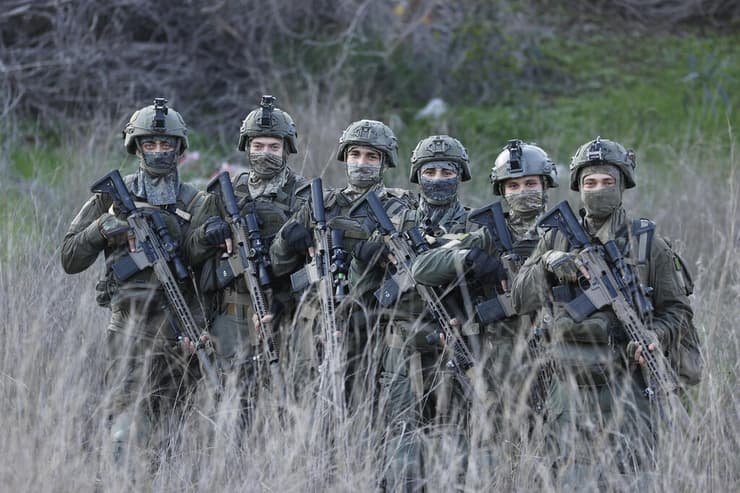 שישה מלוחמי צוות הצלפים של מגלן (צילום: גדי קבלו) שישה מלוחמי צוות הצלפים של מגלן