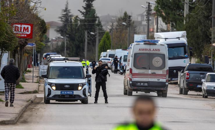 טורקיה מבצע מעצרים נגד דאעש פשיטה על בית ב יאלובה