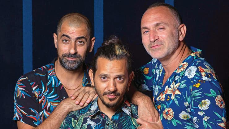 "הוצאנו אלבום והוא לא התפוצץ כמו שחשבנו, אבל לא התאבלנו". שלישיית מה קשור (צילום: יובל חן) שלישיית מה קשור