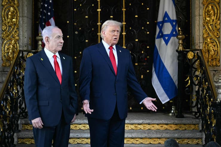 רה"מ בנימין נתניהו ונשיא ארה"ב דונלד טראמפ בפגישתם במאר-א-לאגו