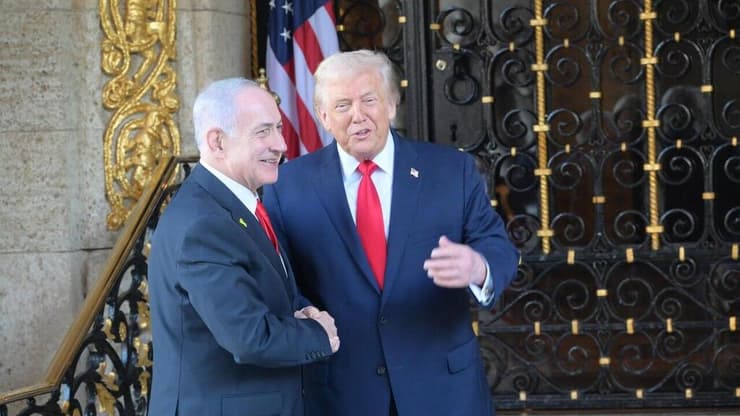 רה"מ בנימין נתניהו ונשיא ארה"ב דונלד טראמפ בפגישתם במאר-א-לאגו
