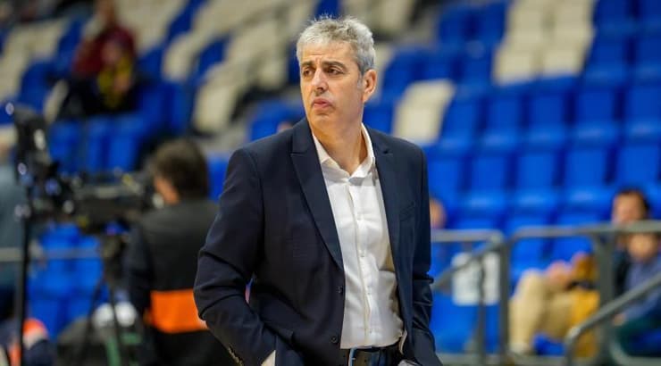 אלי רבי בבכורה על הקווים