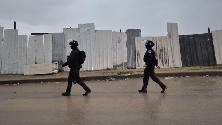 בוצע גם ירי למסגד. הפעילות בנגב פעילות המשטרה בתראבין