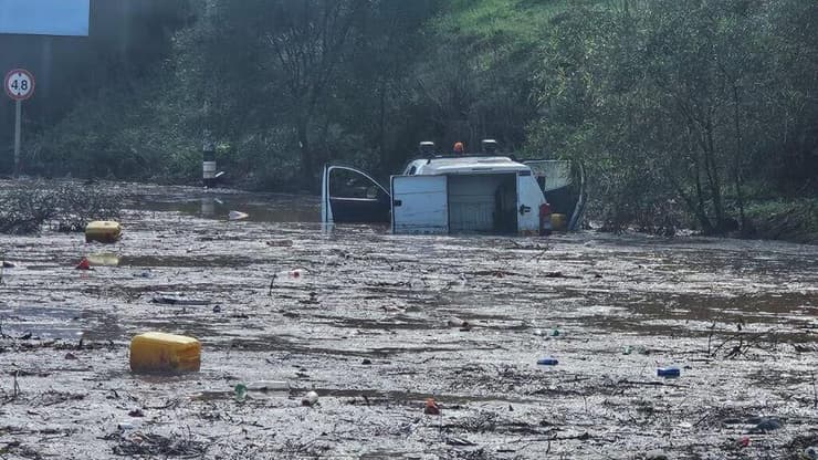 חילוץ לכודים מנחל סמוך לצומת מגידו