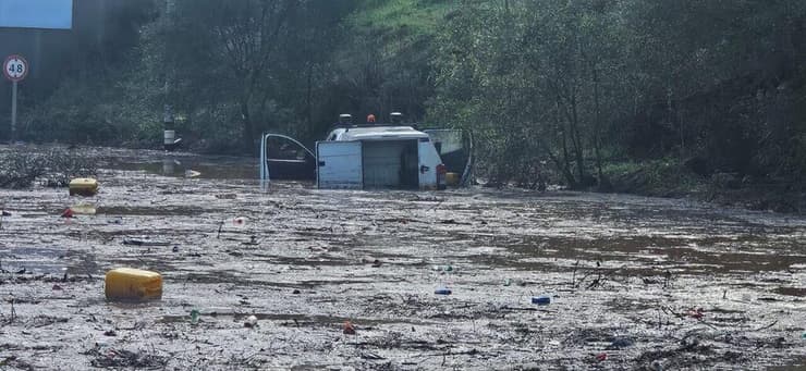 חילוץ לכודים מנחל סמוך לצומת מגידו