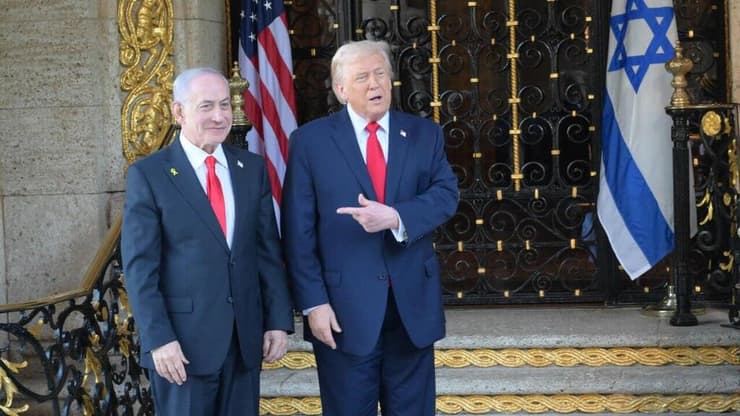 רה"מ בנימין נתניהו ונשיא ארה"ב דונלד טראמפ בפגישתם במאר-א-לאגו