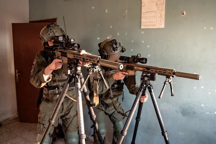 חן ותלם במבצע בטול כרם (צילום: דובר צה"ל) חן ותלם במבצע בטול כרם