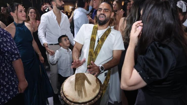 אושר פרטוק, מילואימניק, בעל עסק בשם 'תוף האושר' 