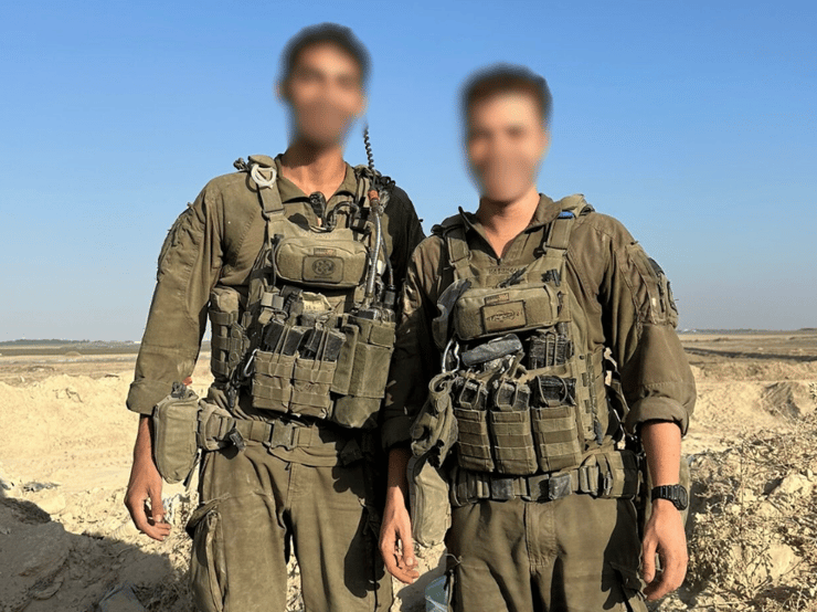 מימין: רב"ט ג' וסמל ל' (צילום: דובר צה"ל) דובר צה"ל פצועים עזה סמל ל' רב"ט ג' - איכות טובה