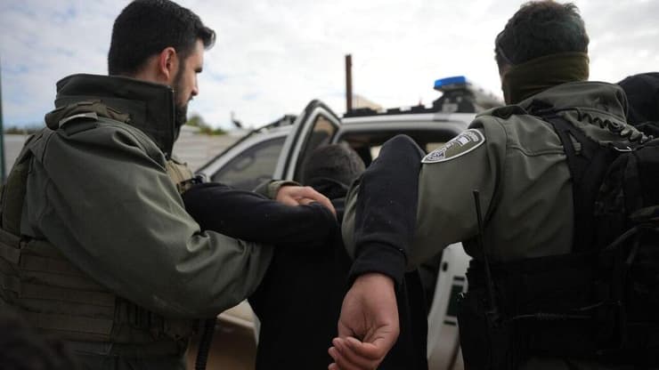 פעילות המשטרה בתראבין (צילום: דוברות המשטרה ) פעילות כוחות המשטרה בכפר תראבין