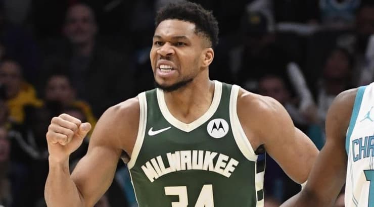 יאניס אנטטקומפו מאושר