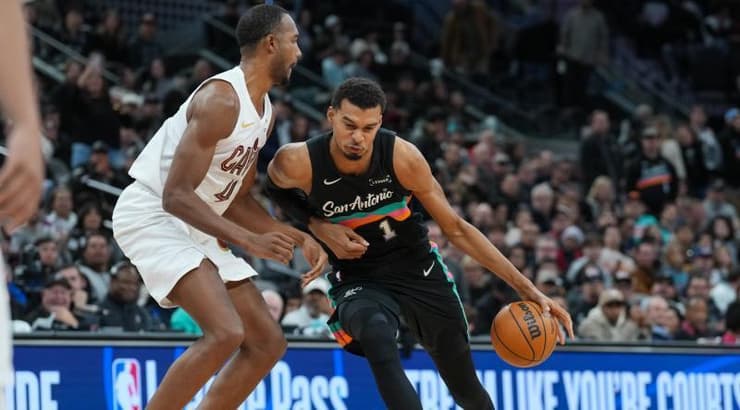 ויקטור וומבניאמה נגד אוון מובלי