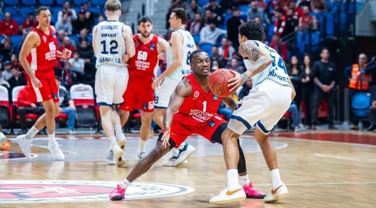 ג'ארד הארפר שומר על אלי ברוקס