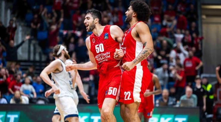 יובל זוסמן מאושר