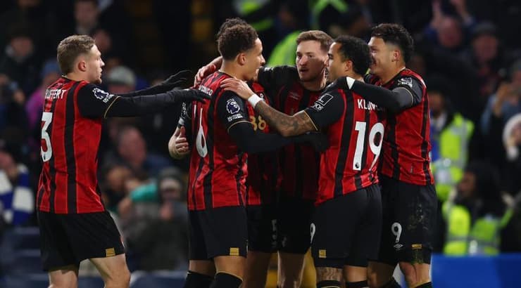 שחקני בורנמות׳ חוגגים (IMAGO) שחקני בורנמות׳ חוגגים