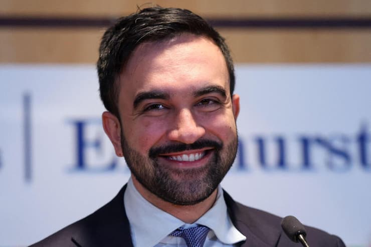 "אג'נדה קומוניסטית רדיקלית". ראש העיר ניו יורק ממדאני (צילום: TIMOTHY A.CLARY / AFP) ראש העיר הנבחר של ניו יורק זוהראן ממדאני